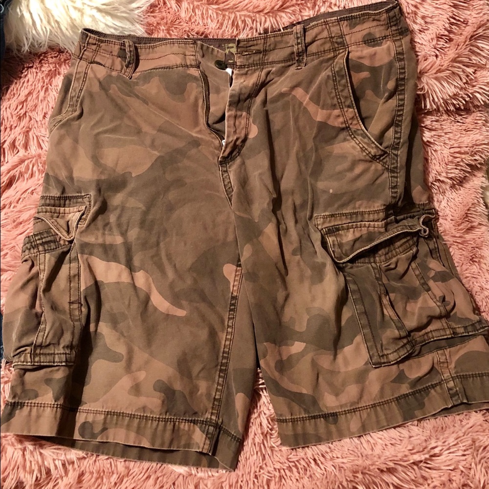Men’s camo cargo shorts 36